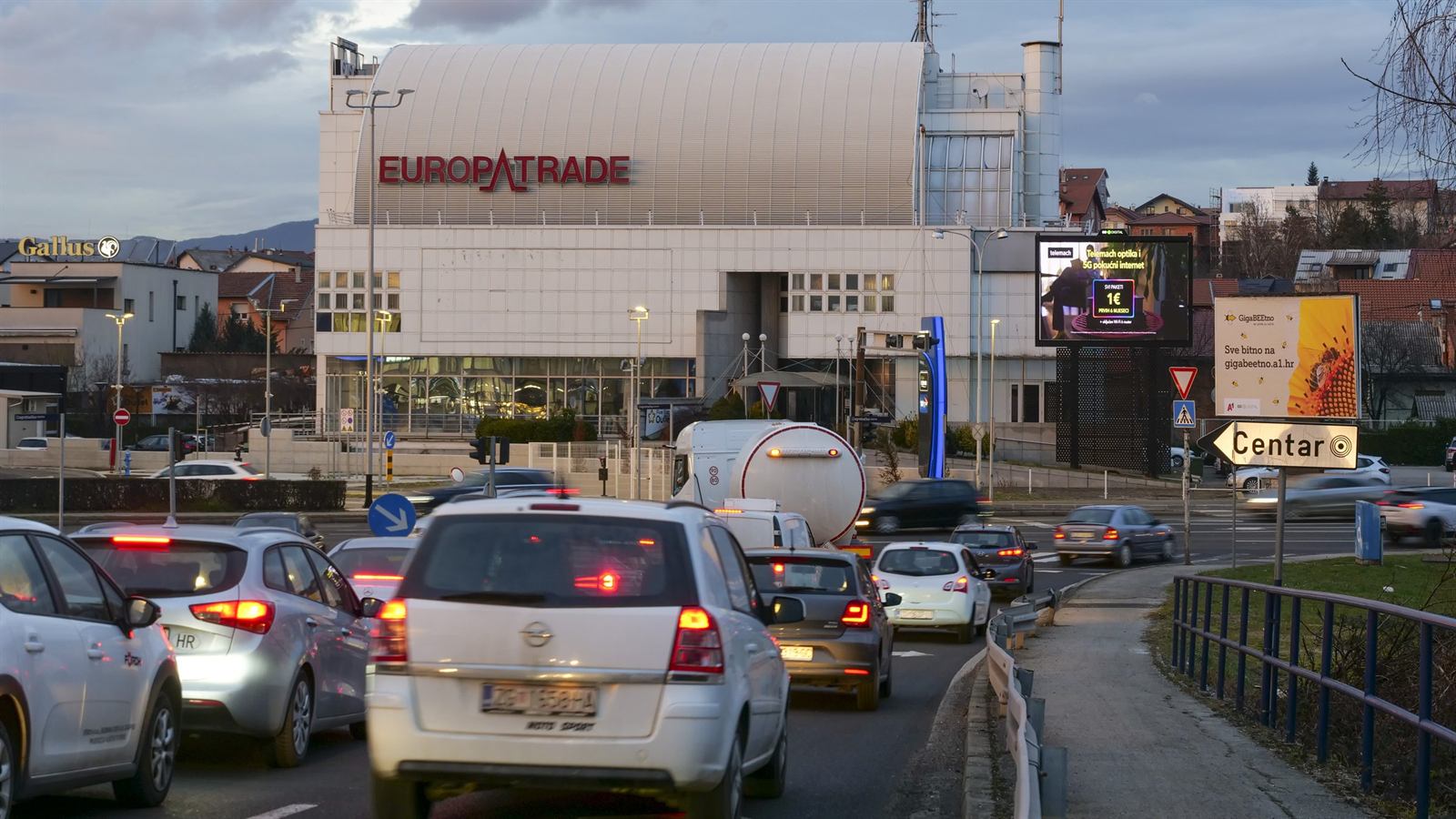 LED ekran Sesvete B — Zagrebačka 36